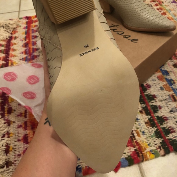 Matisse Cady Ivory Snake Bootie Size 9 worn once - Picture 6 of 7